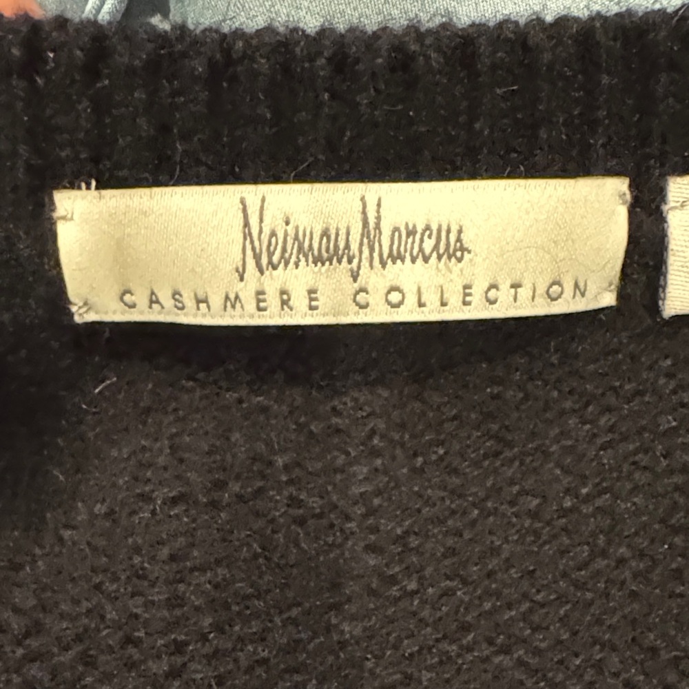 $500 Neiman Marcus 100% Cashmere Luxurious Open Front Shrug - Picture 8 of 9